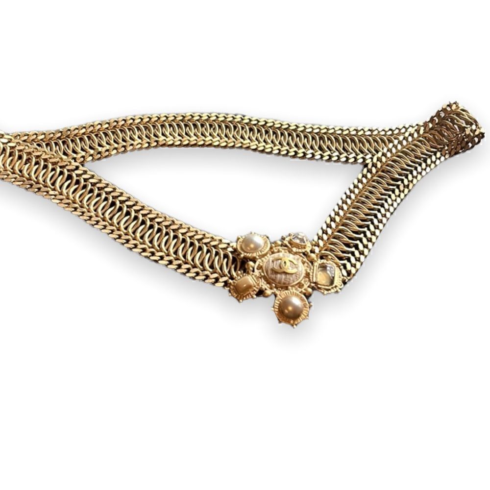❤️SOLD❤️CHANEL Flattened Gold-Tone Metal Chain Belt with Stone Set Buckle